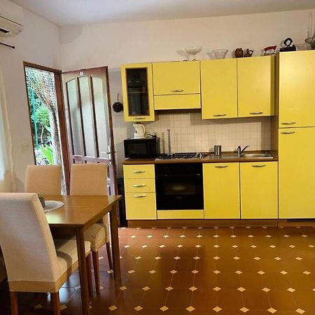Apartments Matkov - Quite And Peaceful Location Jelsa  Extérieur photo