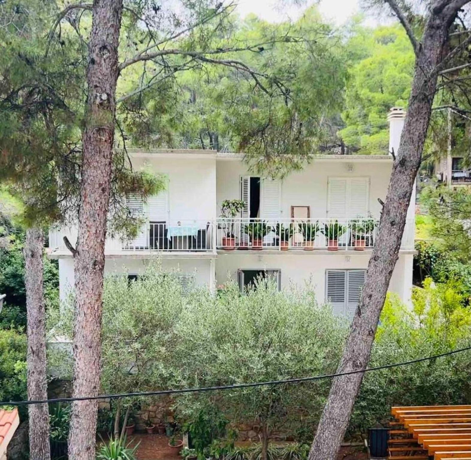 Apartments Matkov - Quite And Peaceful Location Jelsa  Extérieur photo